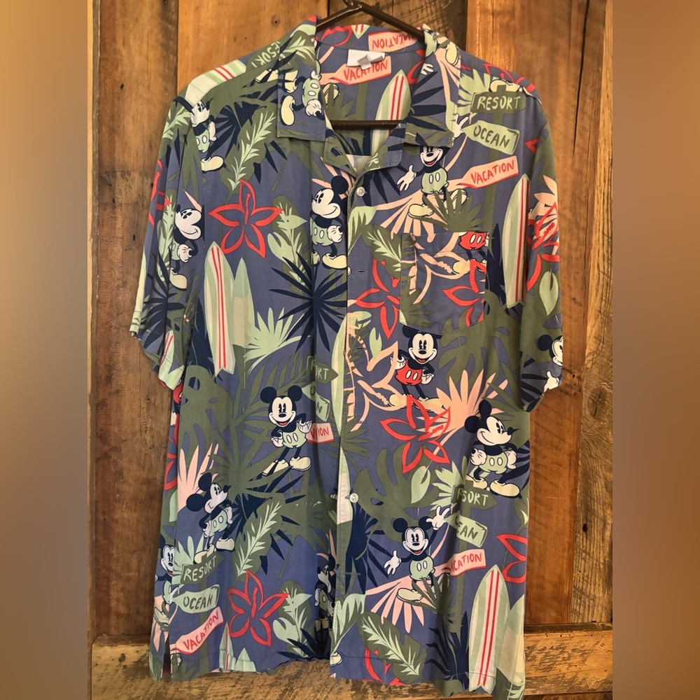 Men’s Disney vintage ocean resort vacation button up shirt size Large